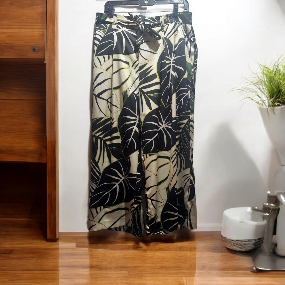 Ellane Rose tropical capri satin feel pants